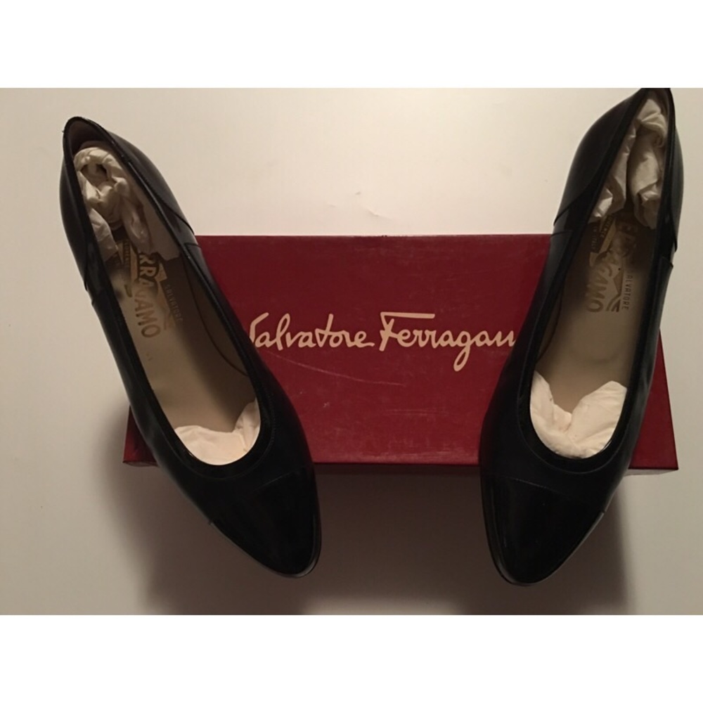 Ferragamo Black patent leather pumps, Vintage NIB - Picture 2 of 8